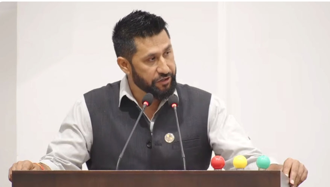 लामिछानेलाई सांसदको काम रोक्न माग गर्दै सर्वोच्चमा रिट